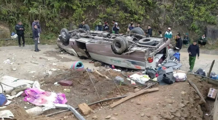 Lào Cai: Lật xe chở người đi từ thiện, ít nhất 7 người tử vong